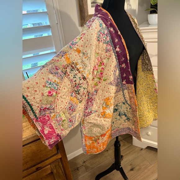 Magnolia Pearl
Magnolia Pearl Quiltwork Ainika Kimono in Tropical Jacket 958 - Picture 6 of 15